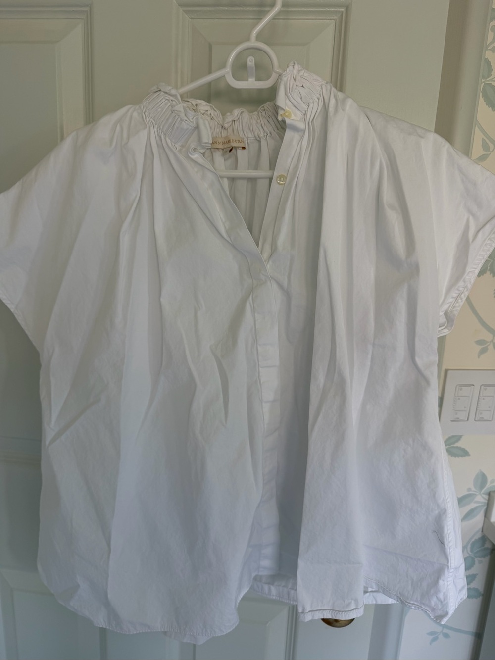 ANN MASHBURN White Ruffled Smocked-Neck Cap-Sleeve Blouse